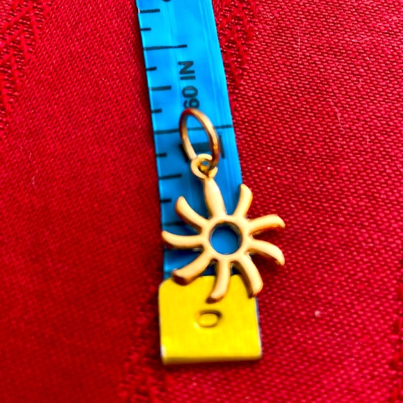 5/$10❤️❤️❤️NEW Rose Gold Tone Alloy Sun Charm Pendant - Picture 2 of 2